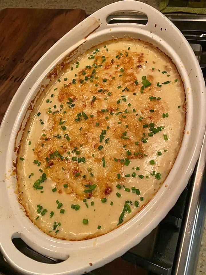 Cheesy Copycat Ruth’s Chris Potatoes Au Gratin